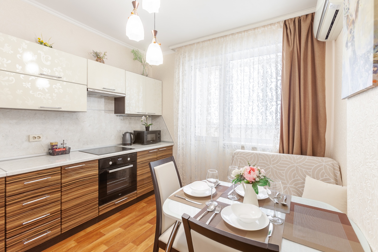 Апартаменты RentPlaza премиум класса на Революционной 3