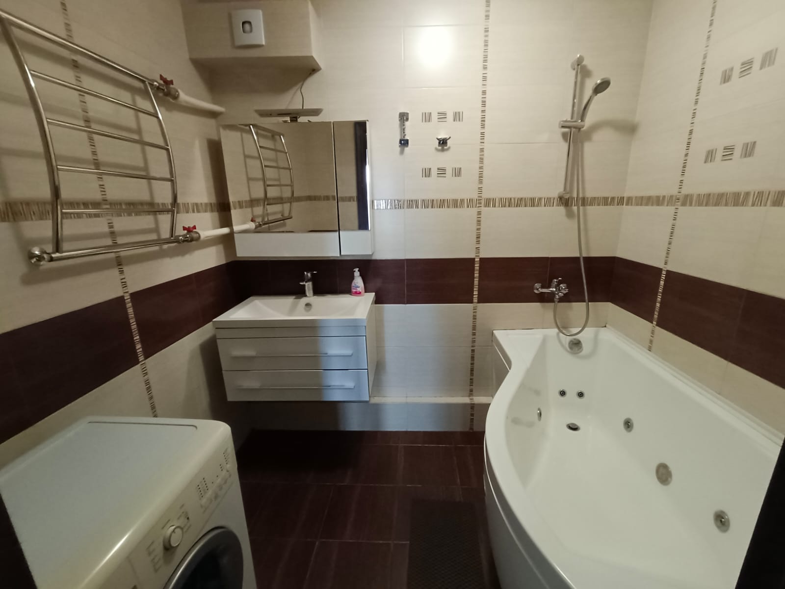 2-к. квартира, 65 м², 14/18 эт