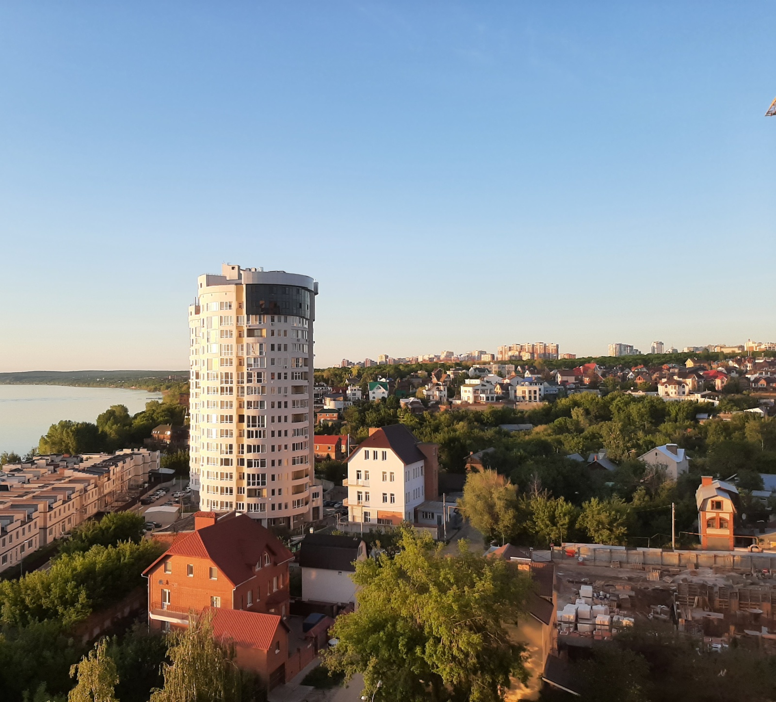 Двухкомнатная квартира на берегу Волги.