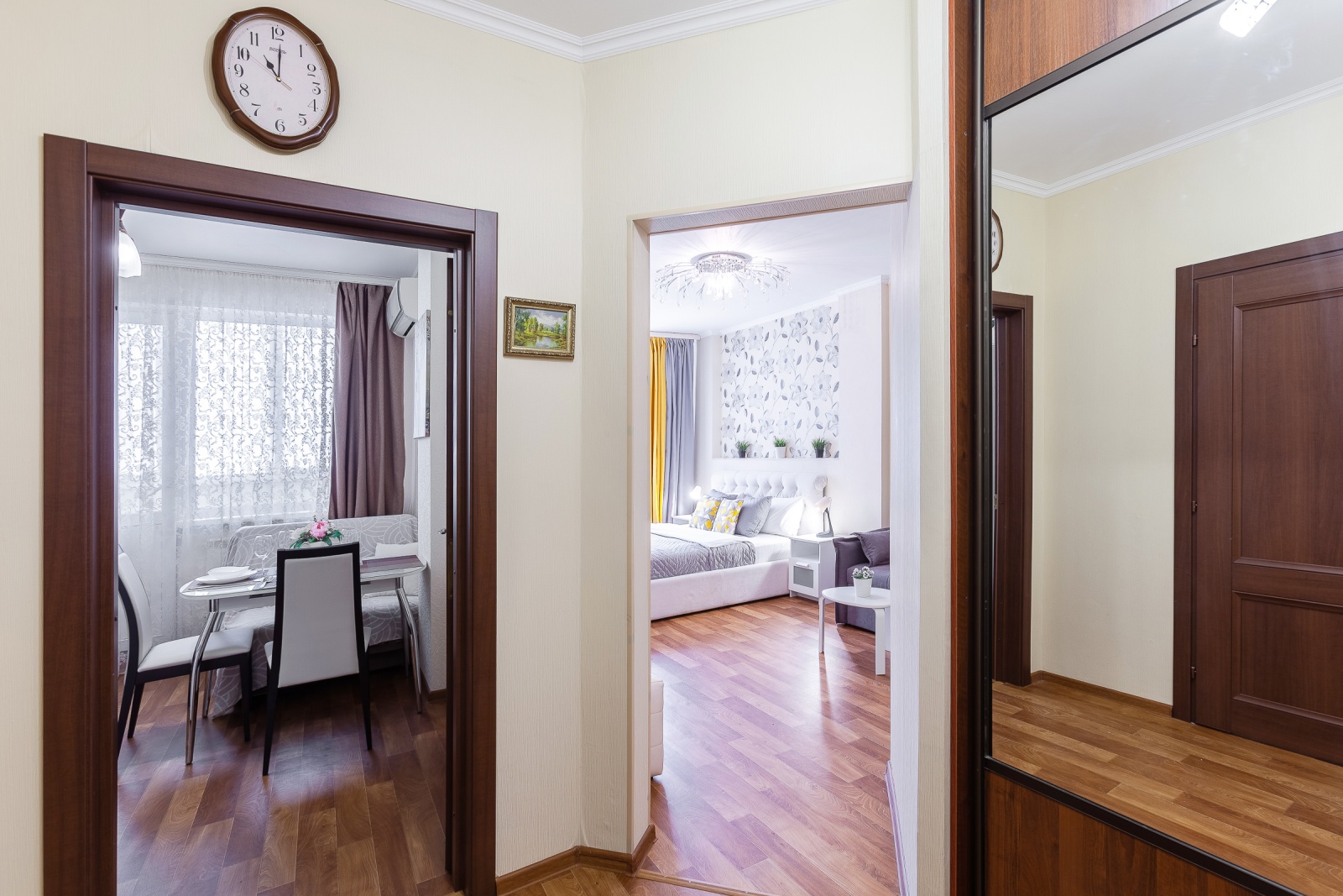Апартаменты RentPlaza премиум класса на Революционной 3