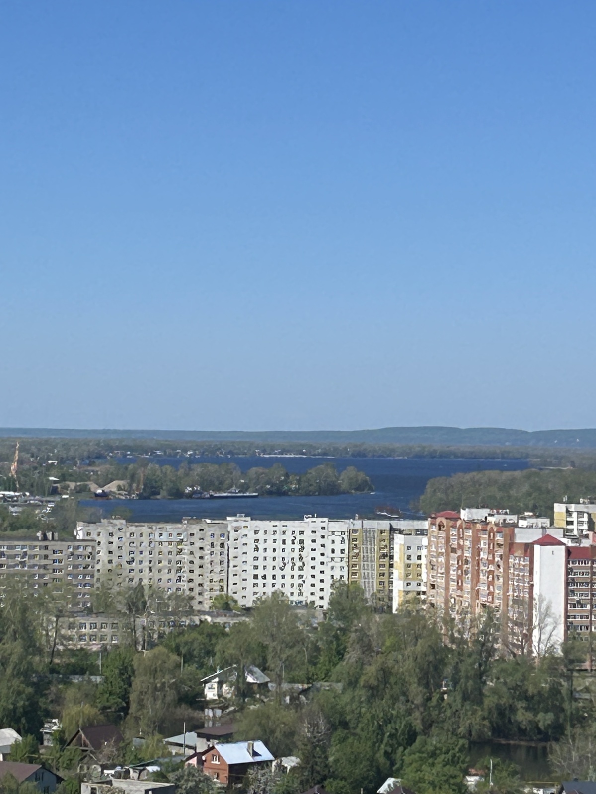 Стильная студия с видом на Волгу