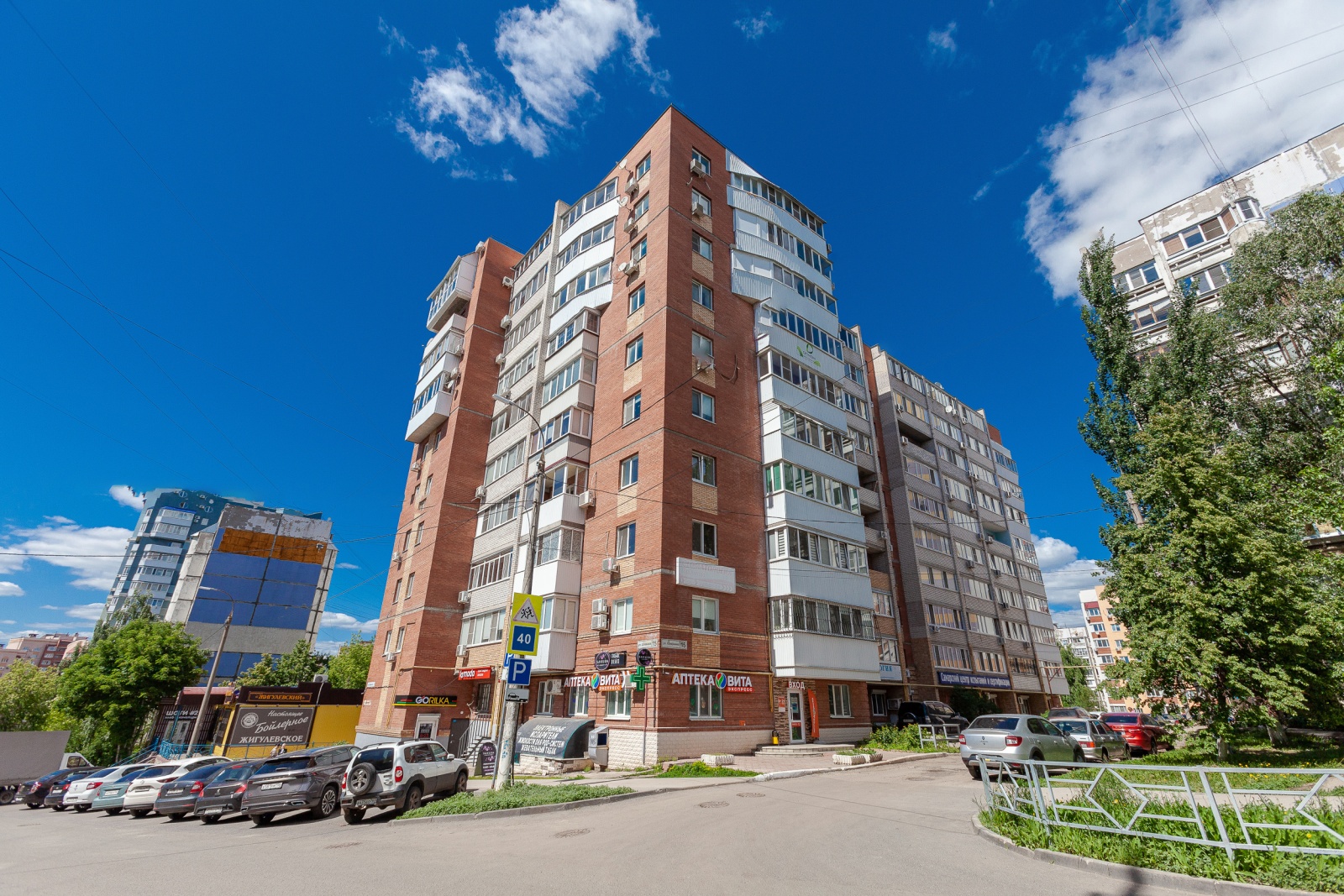 Апартаменты RentPlaza с большой ванной на Шверника 15